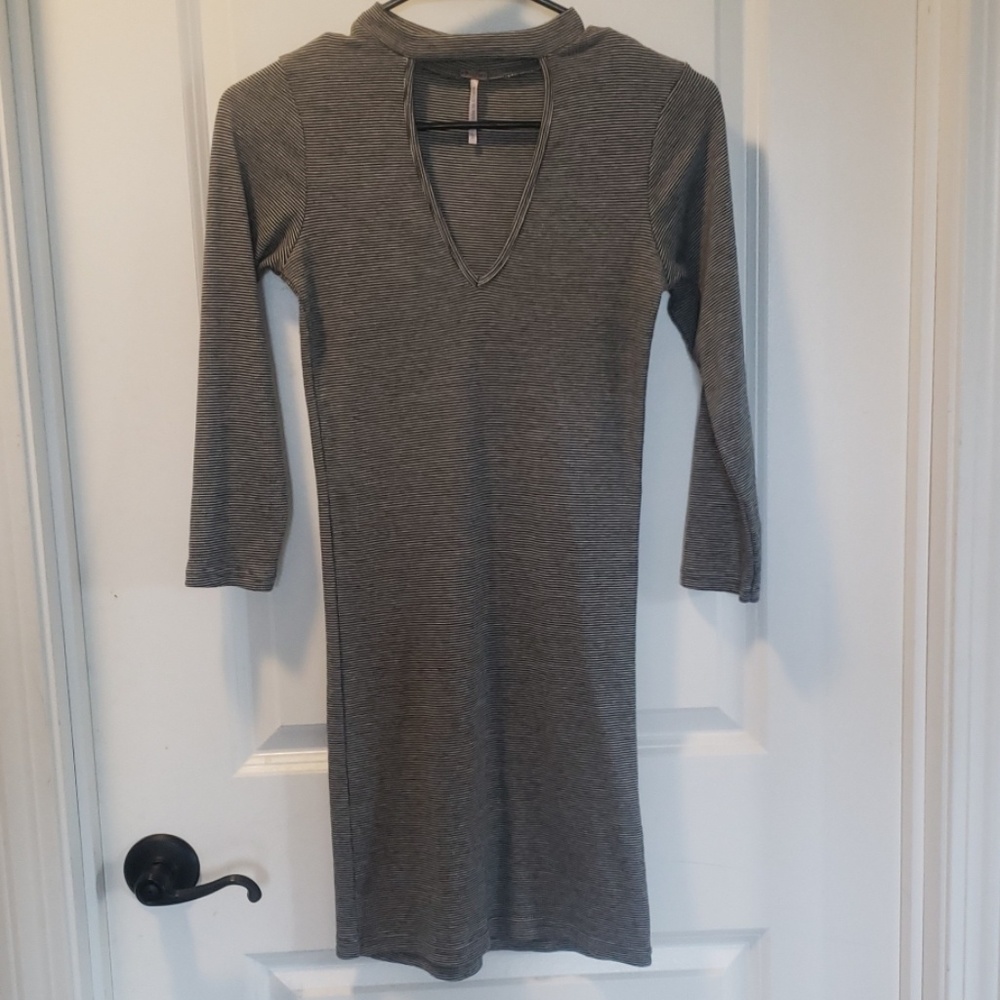 3/4 sleeve flattering keyhole neckline minidress